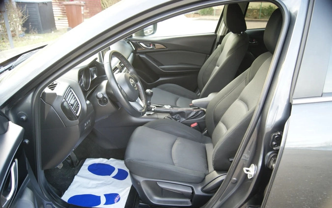 Mazda 3 cena 51900 przebieg: 105000, rok produkcji 2017 z Szczecin małe 781